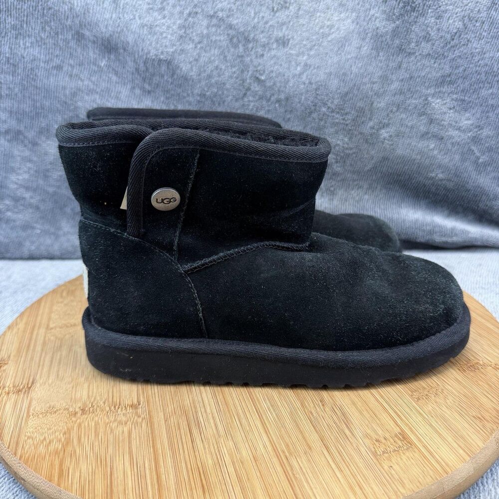 UGG Suede Boots Girls Size 2 Black Ankle Shearling Lined Winter 1118809K